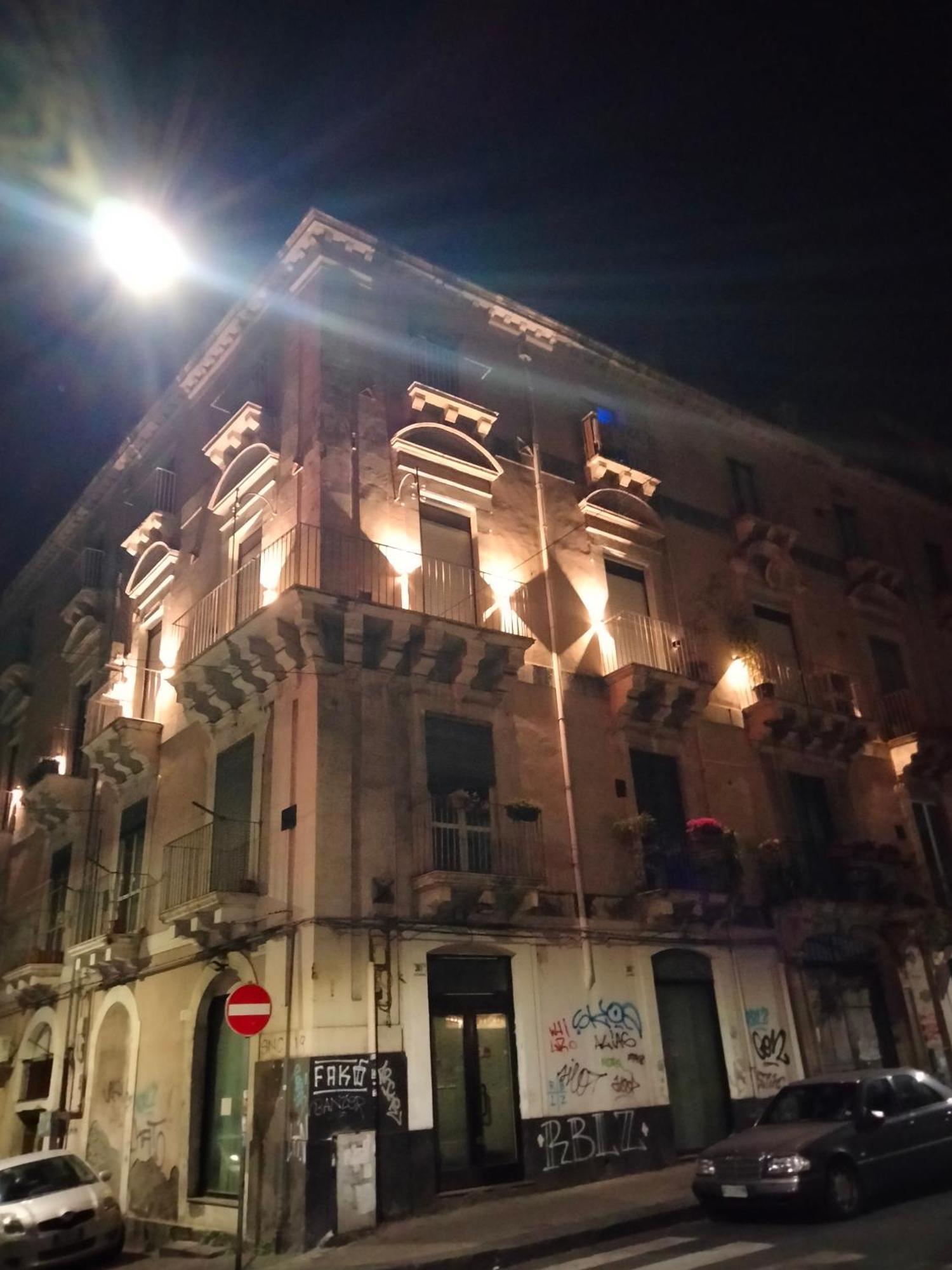 Etna Timeo Central Apartment In Baroque Building Catánia Buitenkant foto