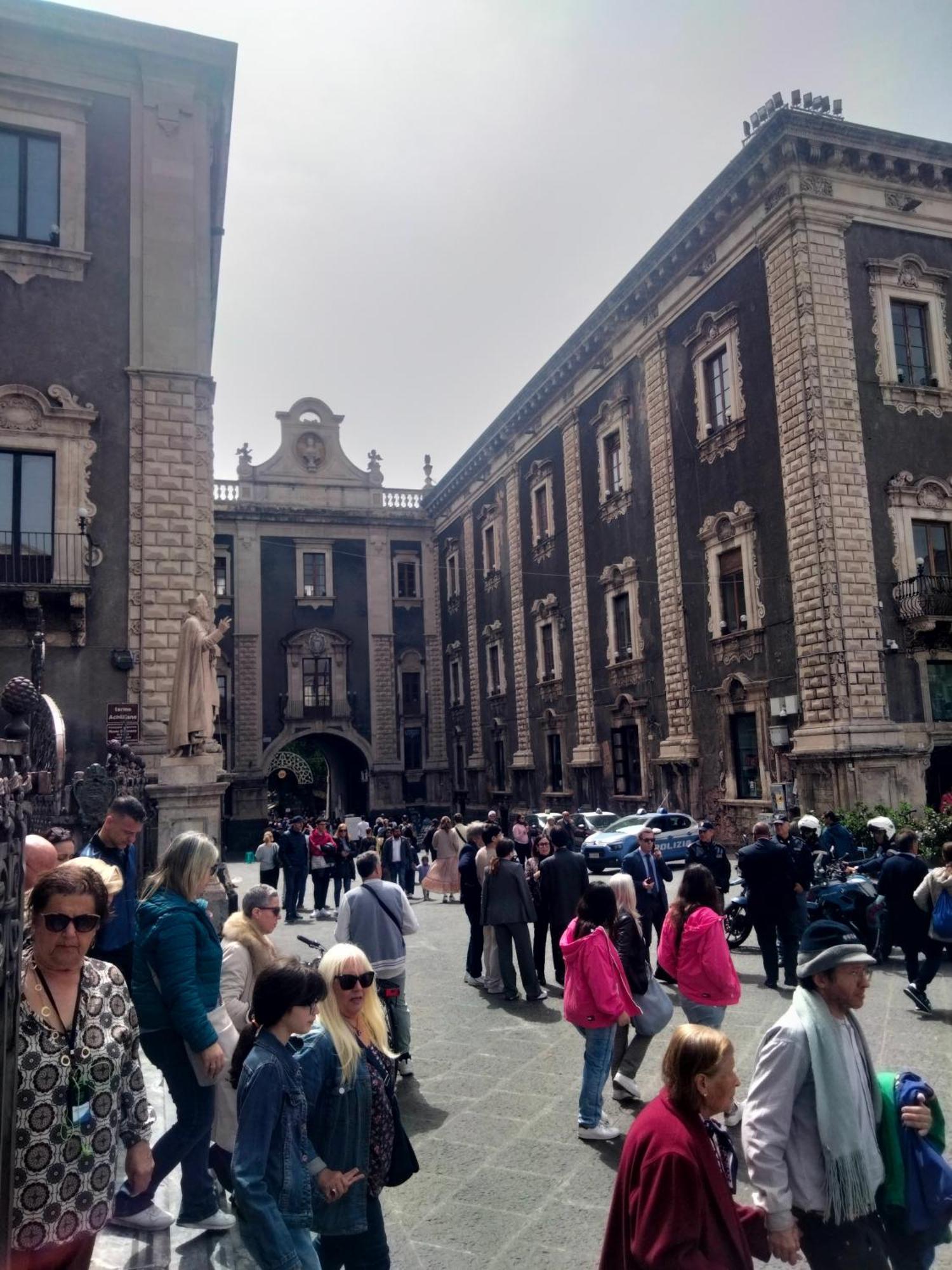 Etna Timeo Central Apartment In Baroque Building Catánia Buitenkant foto