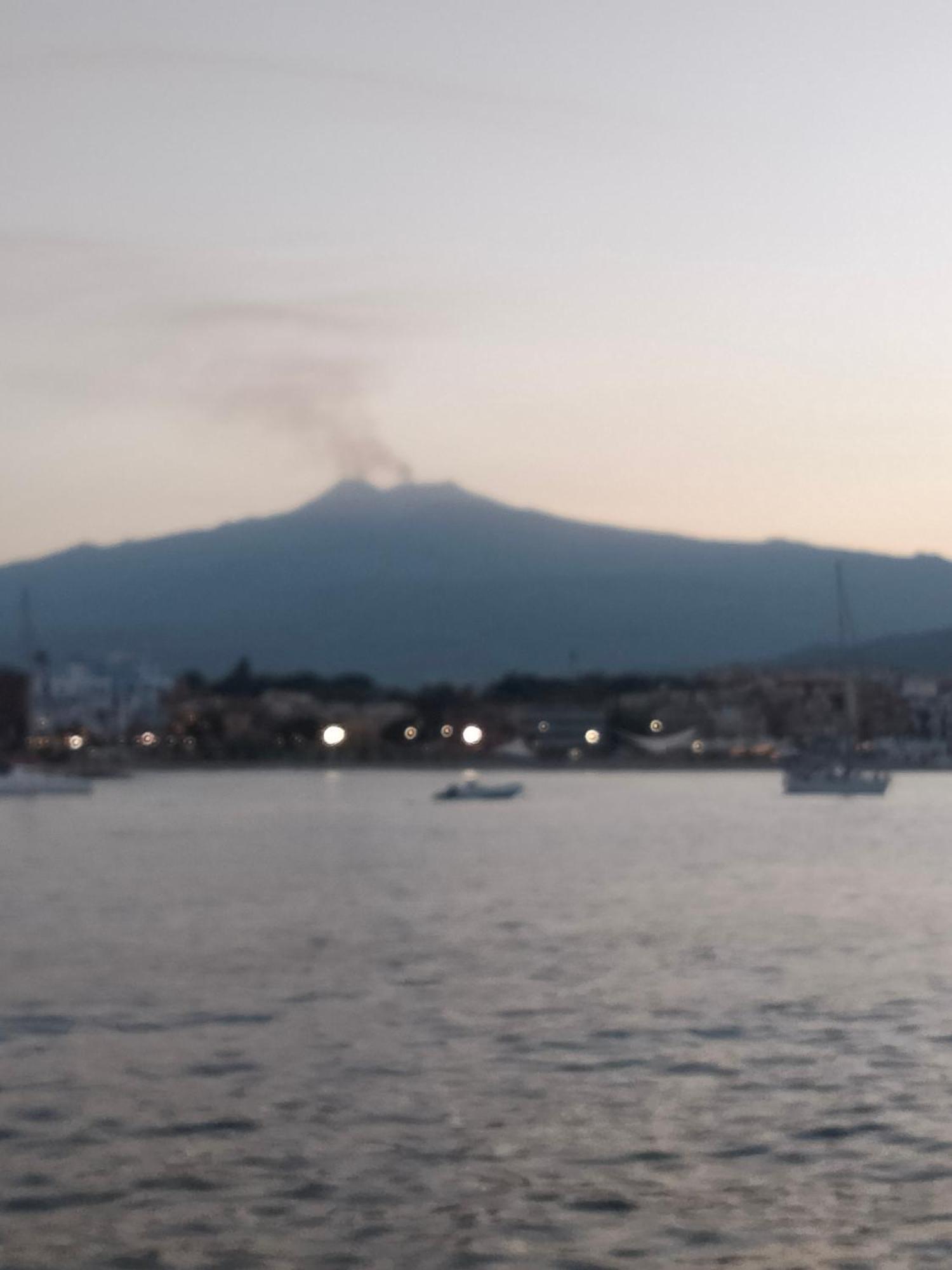 Etna Timeo Central Apartment In Baroque Building Catánia Buitenkant foto